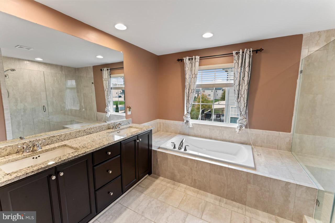 COURTHOUSE MANOR - Residential