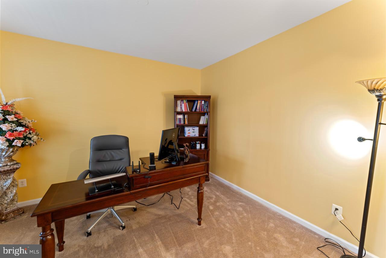 COURTHOUSE MANOR - Residential