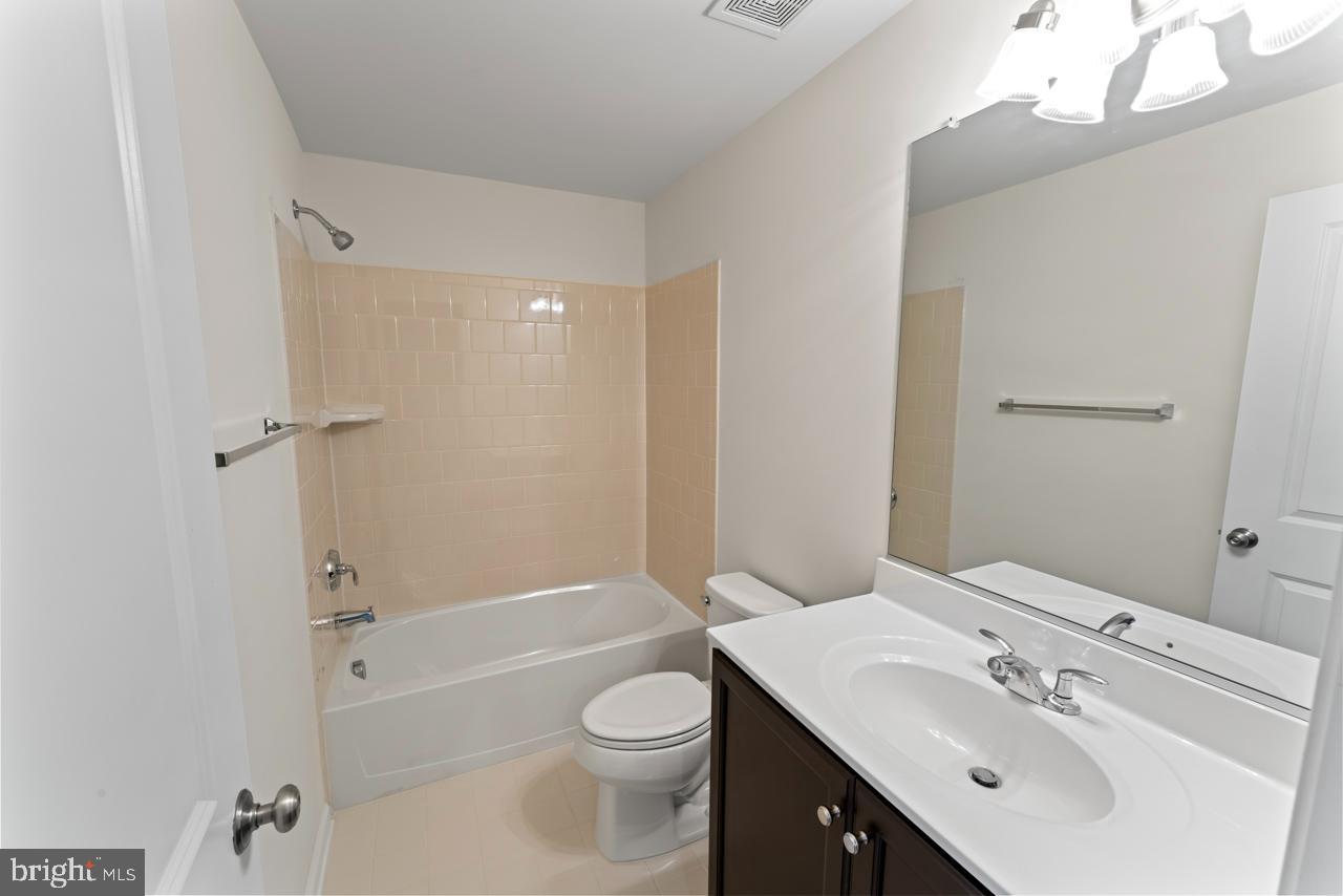 COURTHOUSE MANOR - Residential