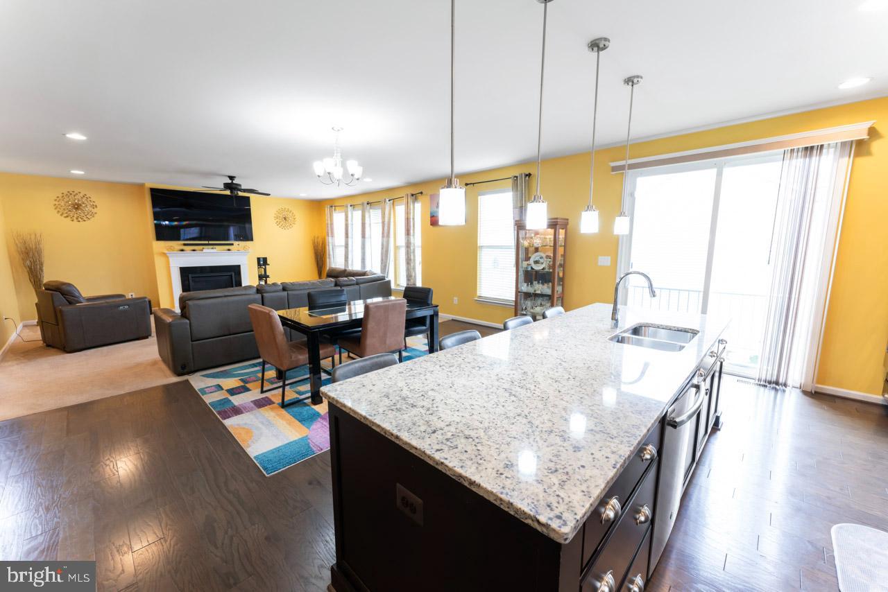 COURTHOUSE MANOR - Residential