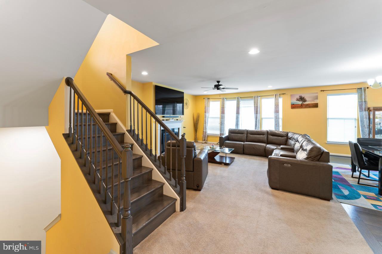 COURTHOUSE MANOR - Residential