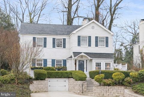 Photo of 5714 Huntington Parkway, BETHESDA, MD 20814 (MLS # MDMC2227800)
