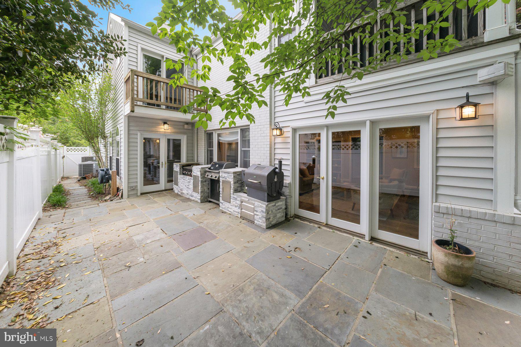 GREENWICH FOREST - Residential