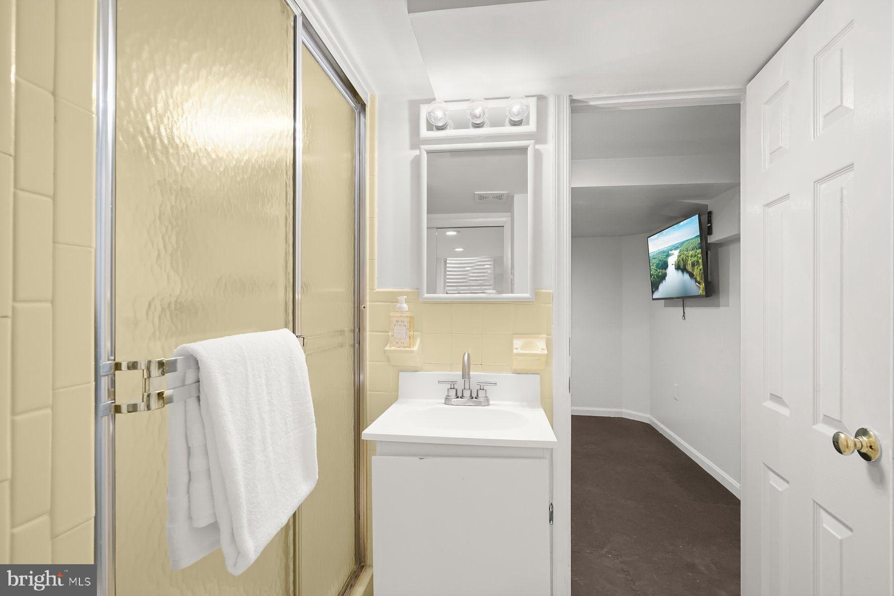 GREENWICH FOREST - Residential