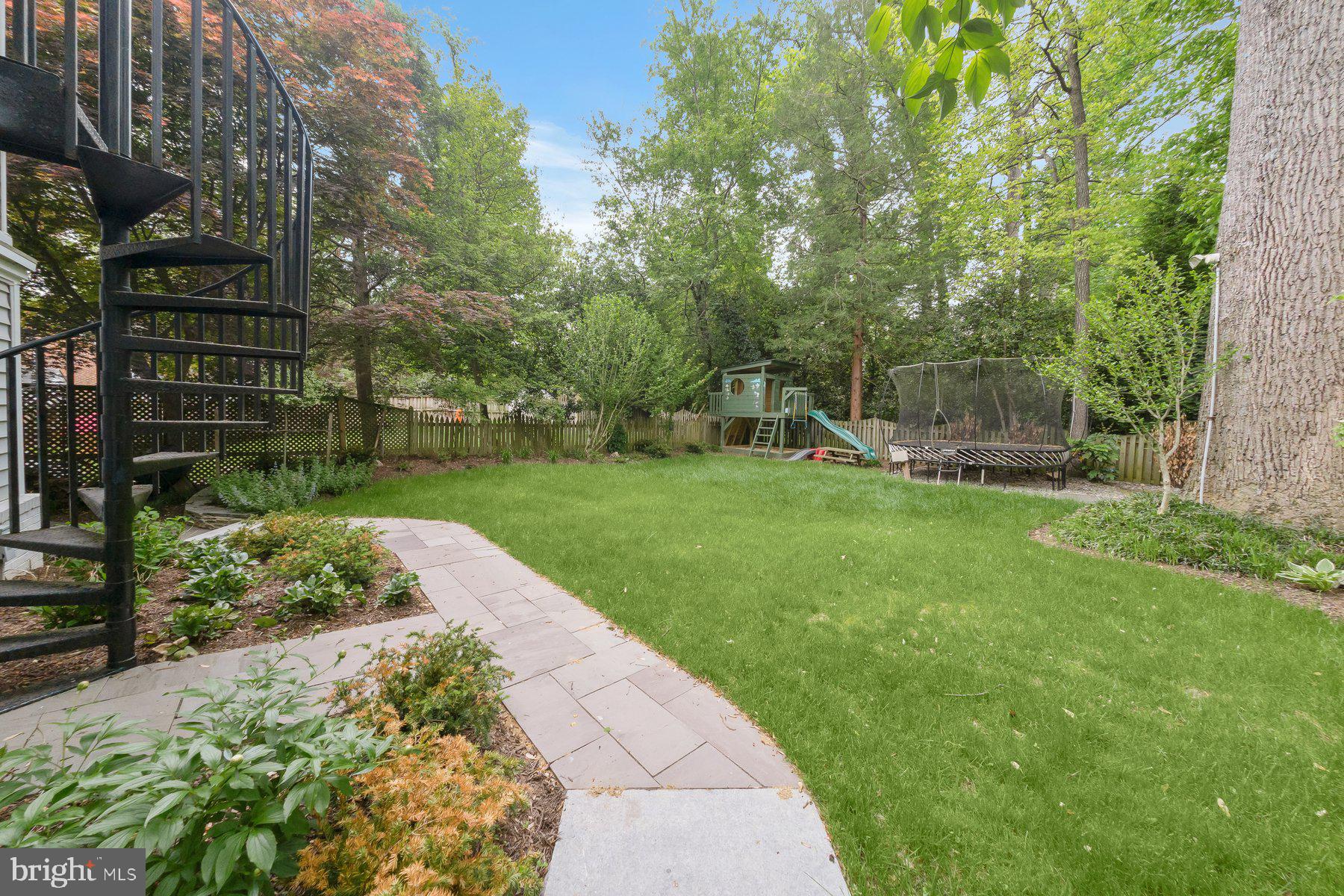GREENWICH FOREST - Residential