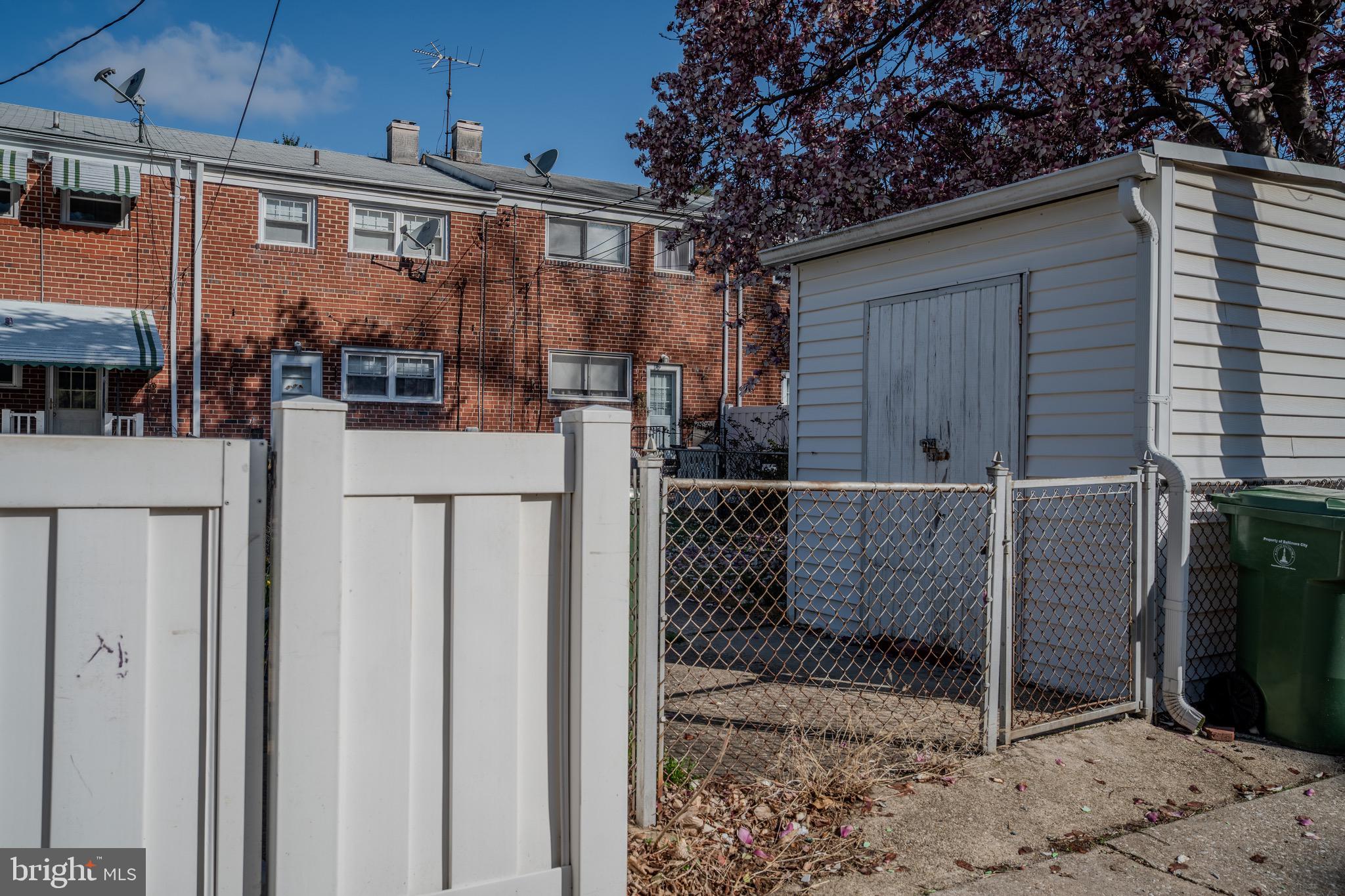 MEDFIELD - Residential