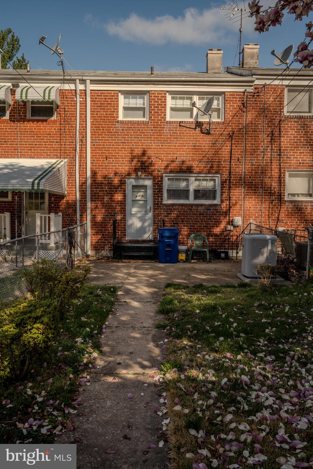 MEDFIELD - Residential