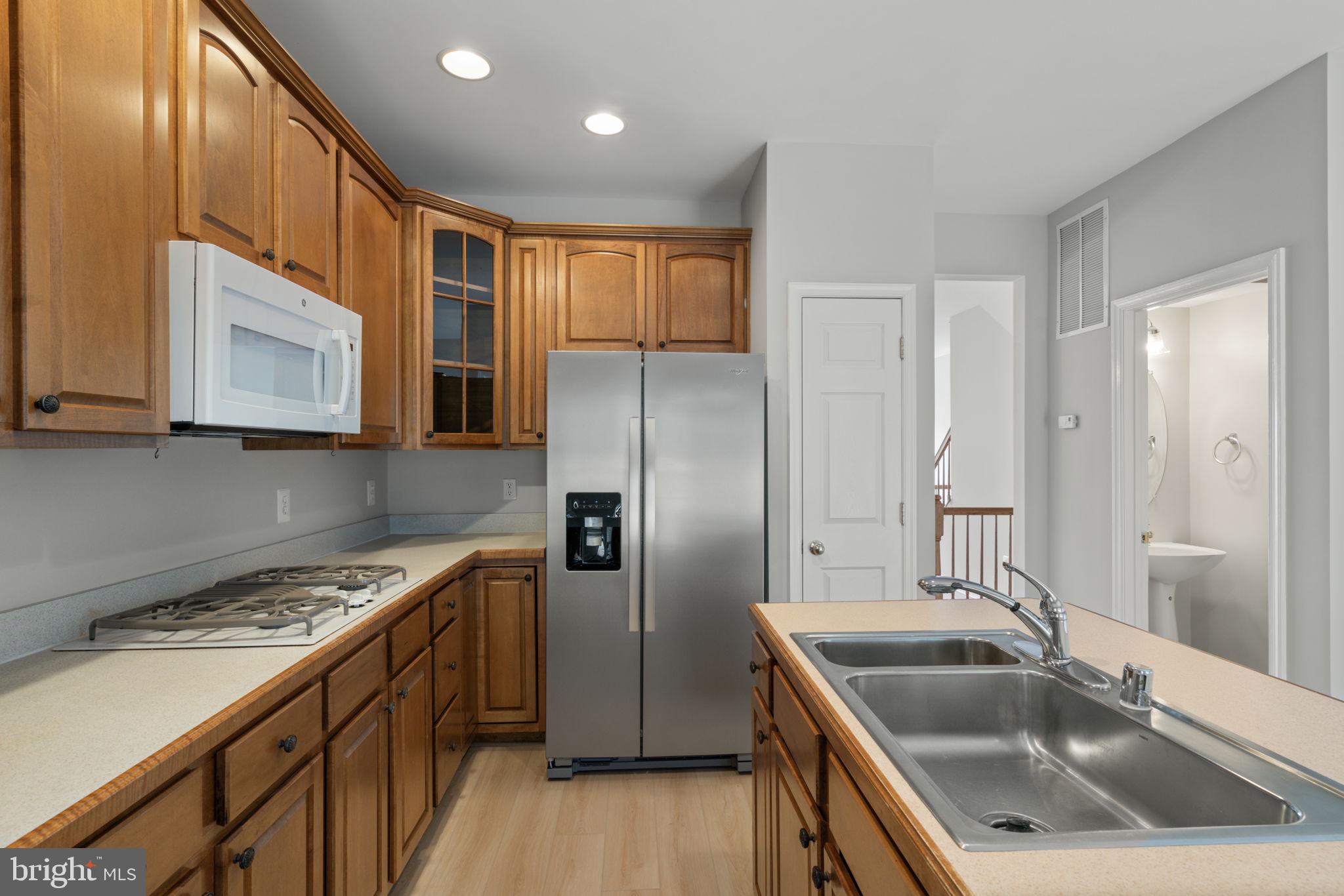 1026 LONGVIEW LN.