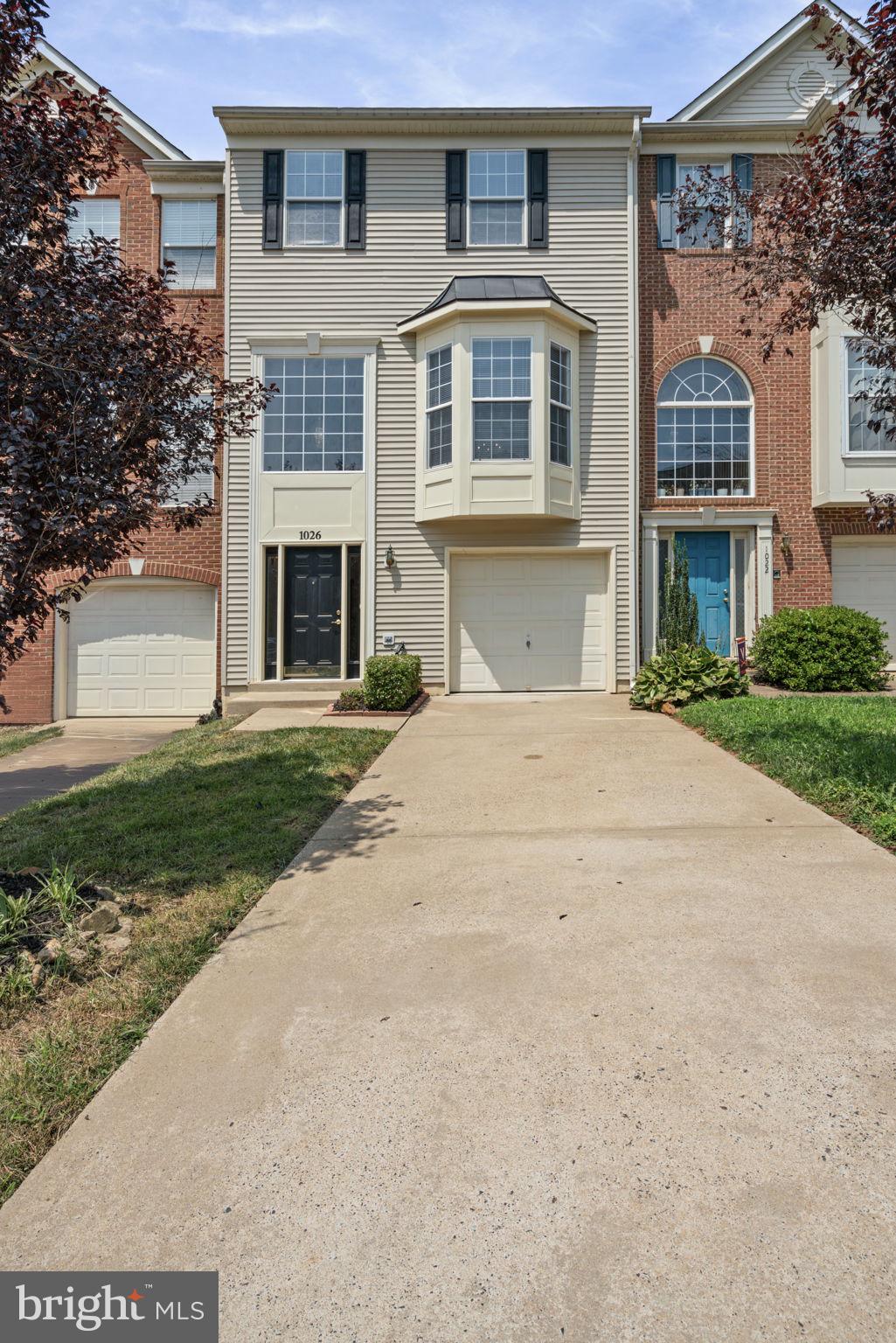 1026 LONGVIEW LN.