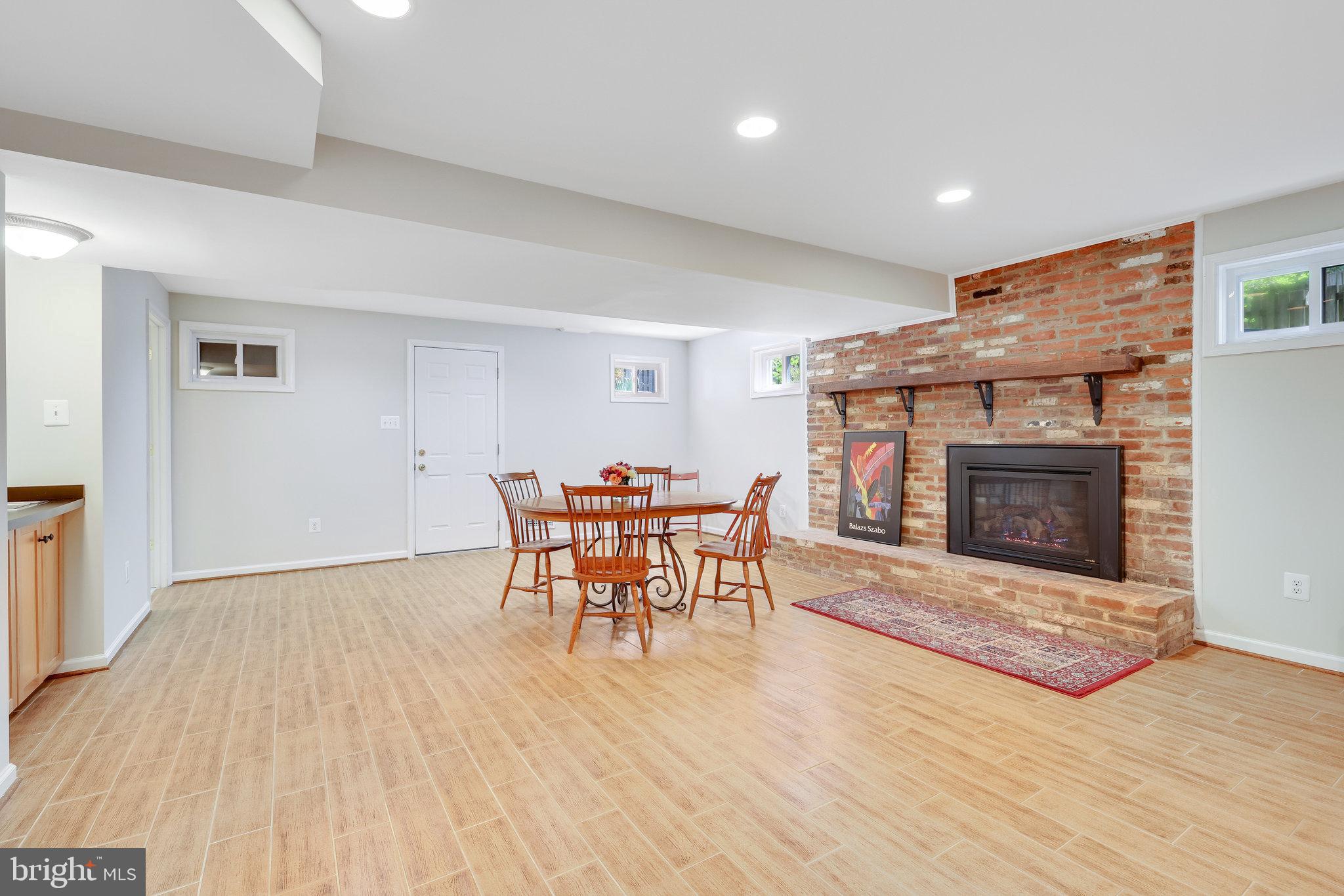 DUNN LORING WOODS - Residential