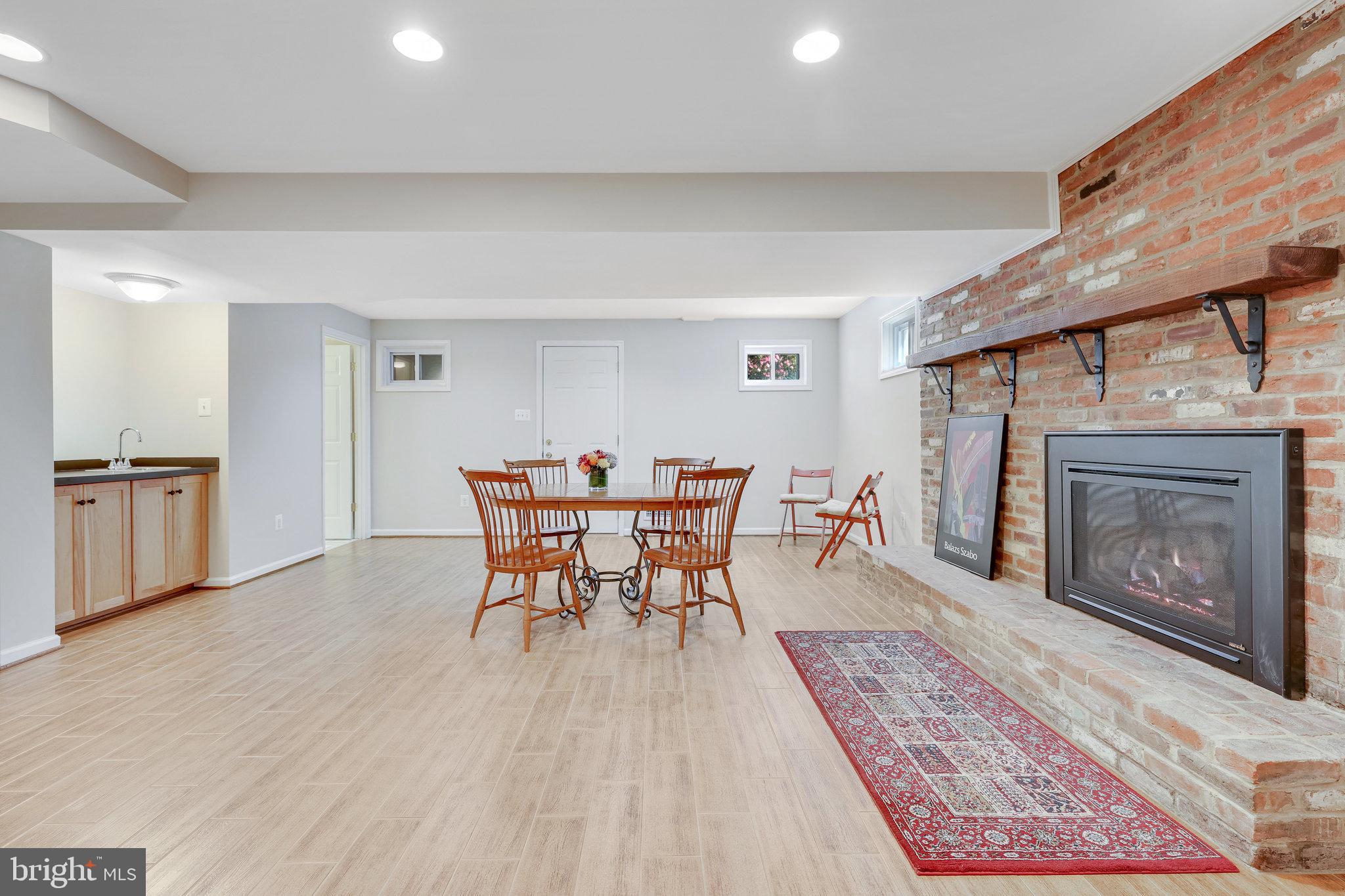 DUNN LORING WOODS - Residential