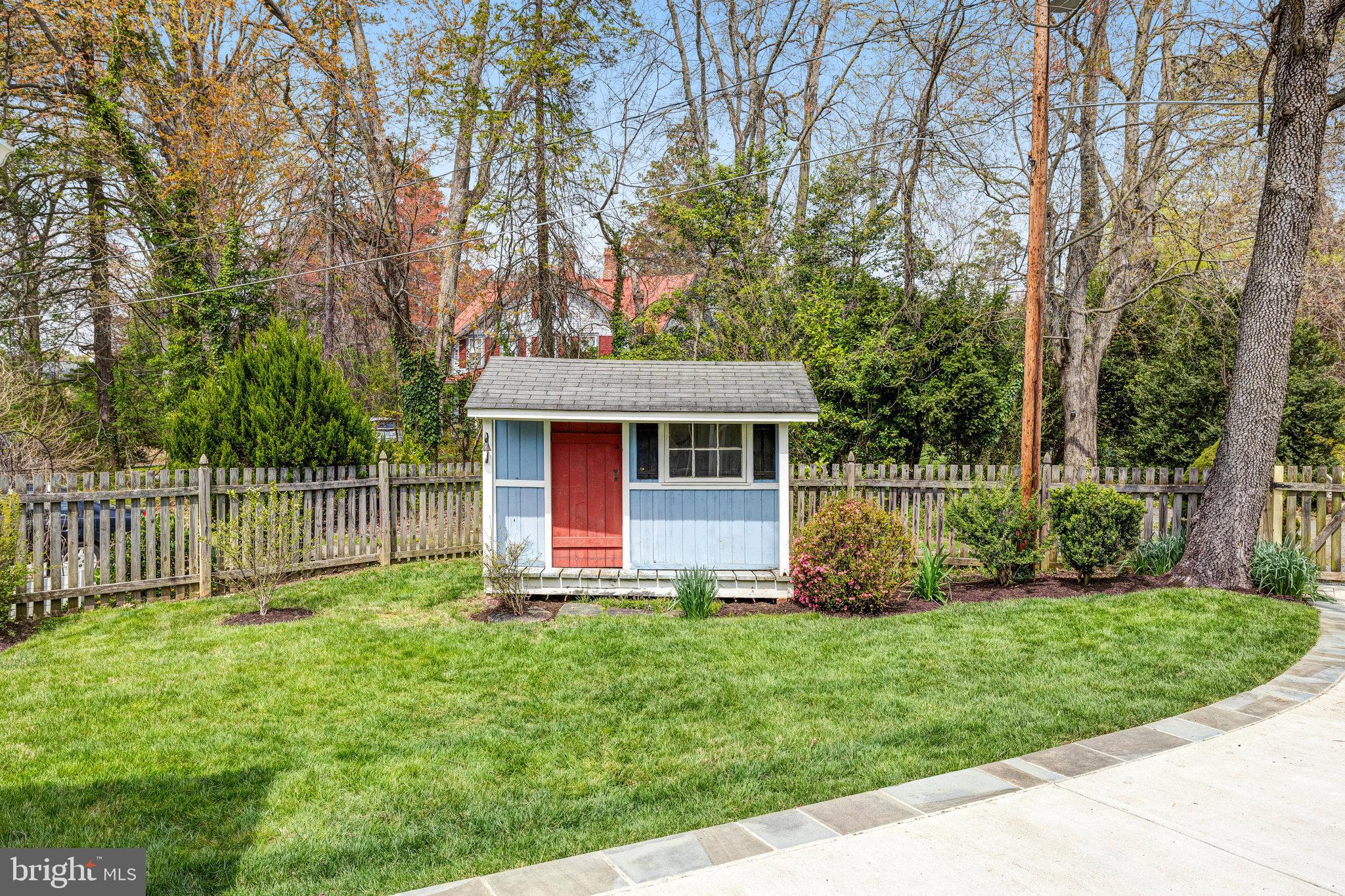 DUNN LORING WOODS - Residential