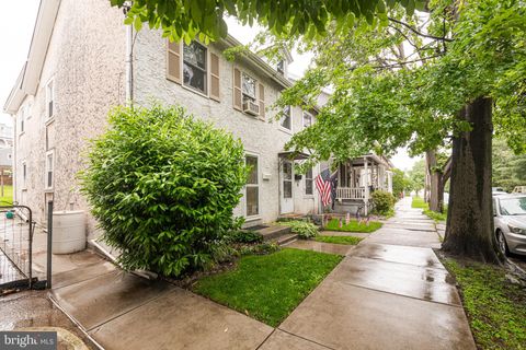 525 VANDERSLICE STREET PHOENIXVILLE PA 19460