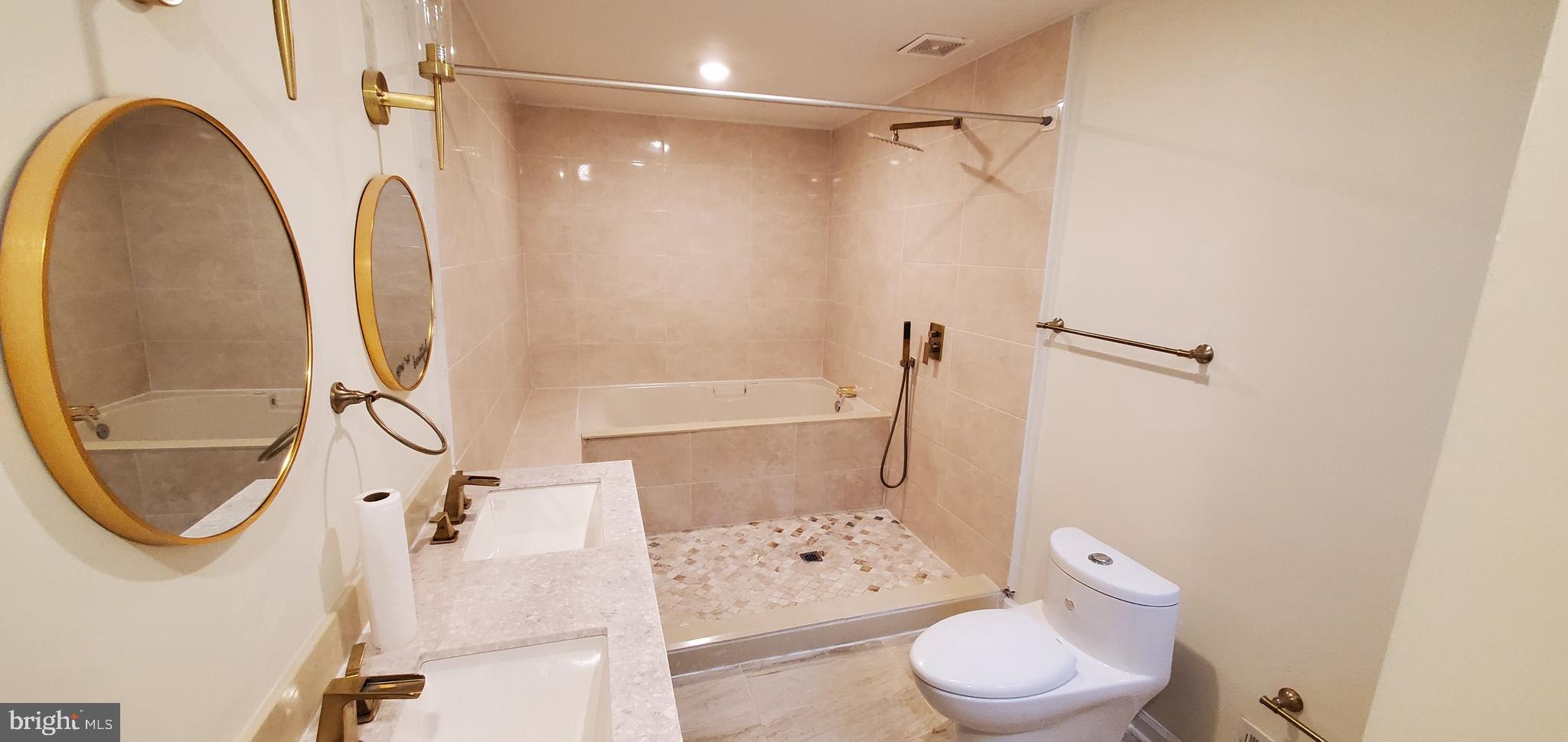 PHILADELPHIA (NORTH) - Residential Lease