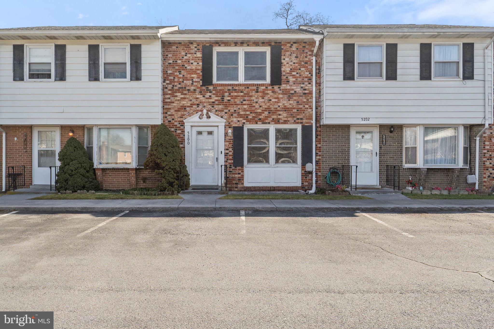 MOWERY TOWNHOUSES - Residential