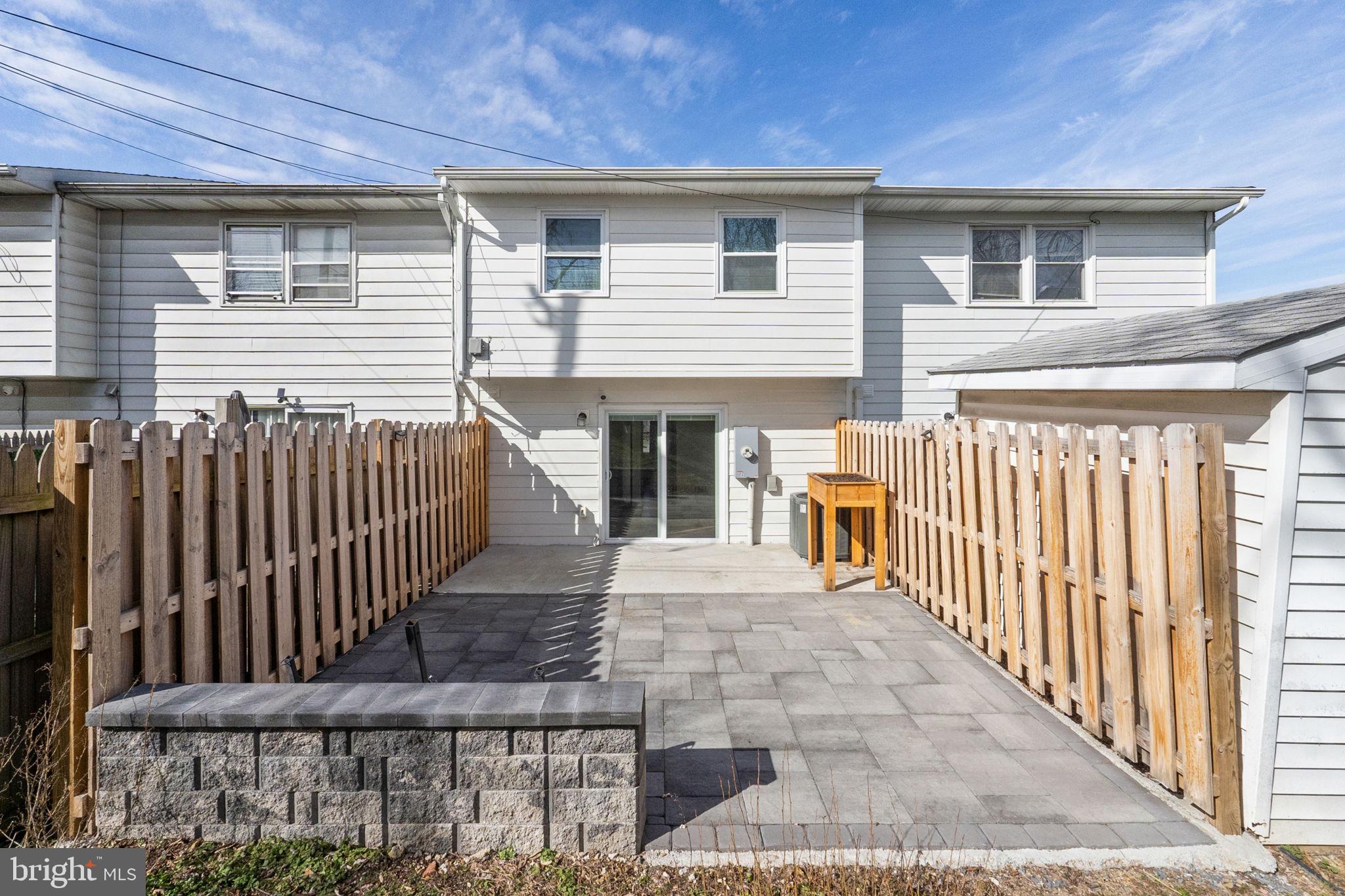 MOWERY TOWNHOUSES - Residential