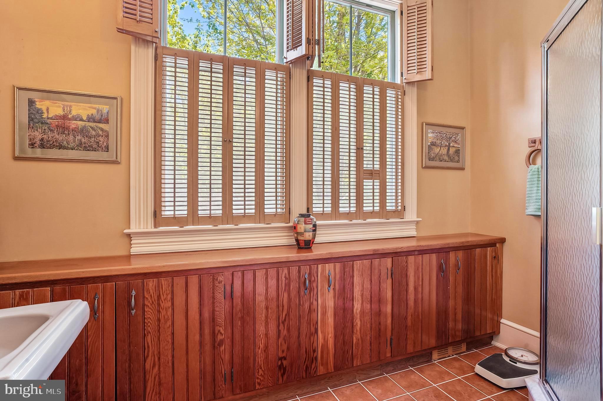 ROYAL OAK - Residential