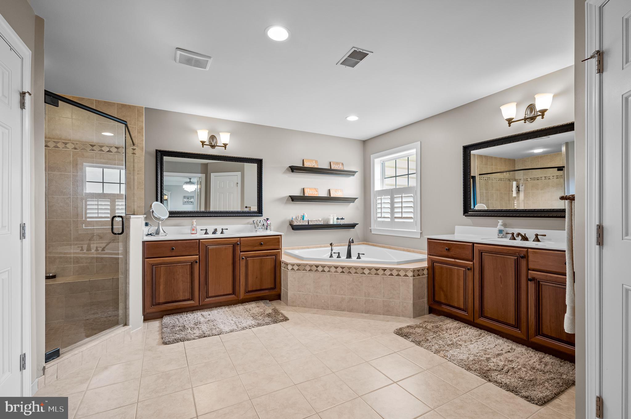 WHITE CLAY KNOLL - Residential