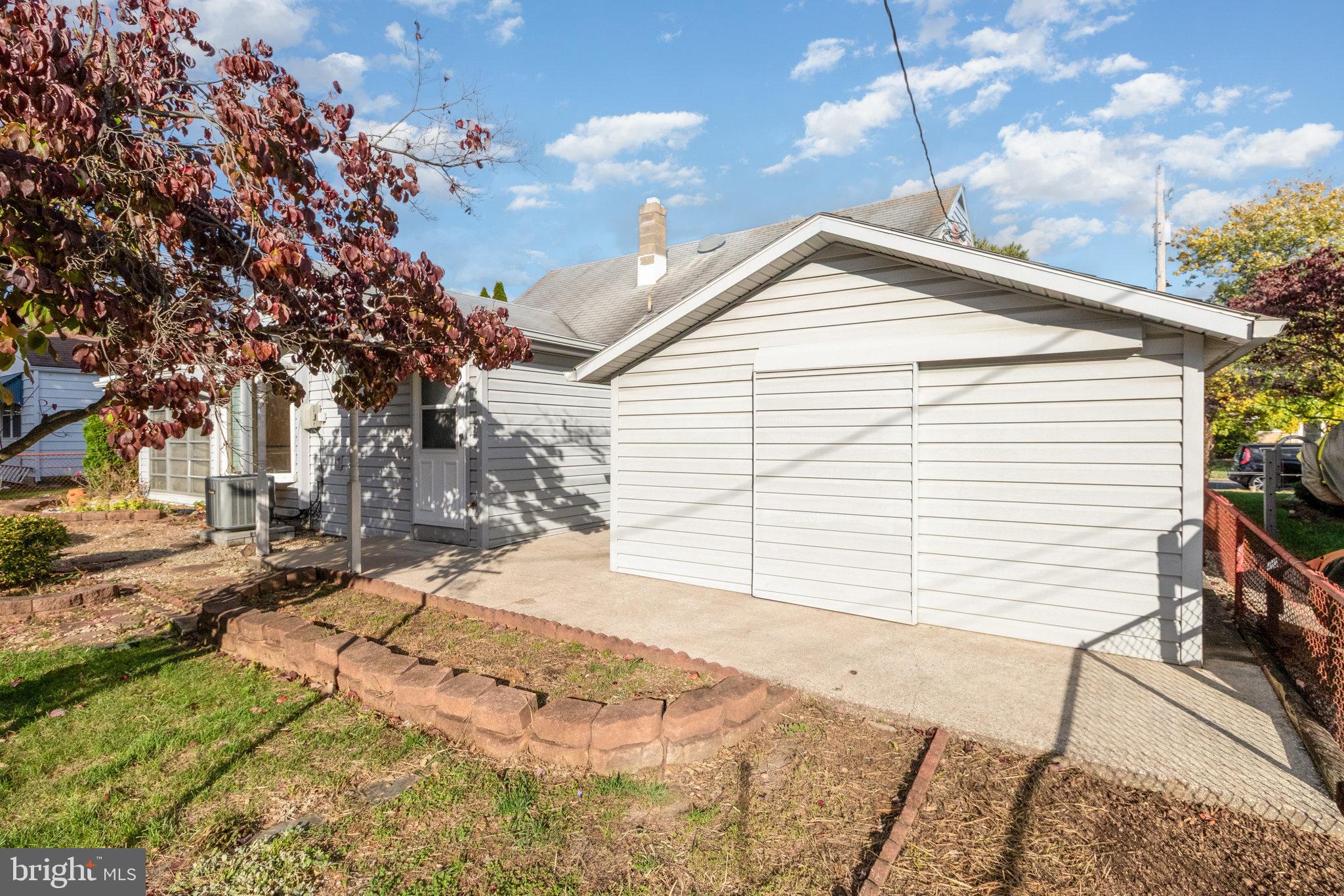 DELBROOK MANOR - Residential