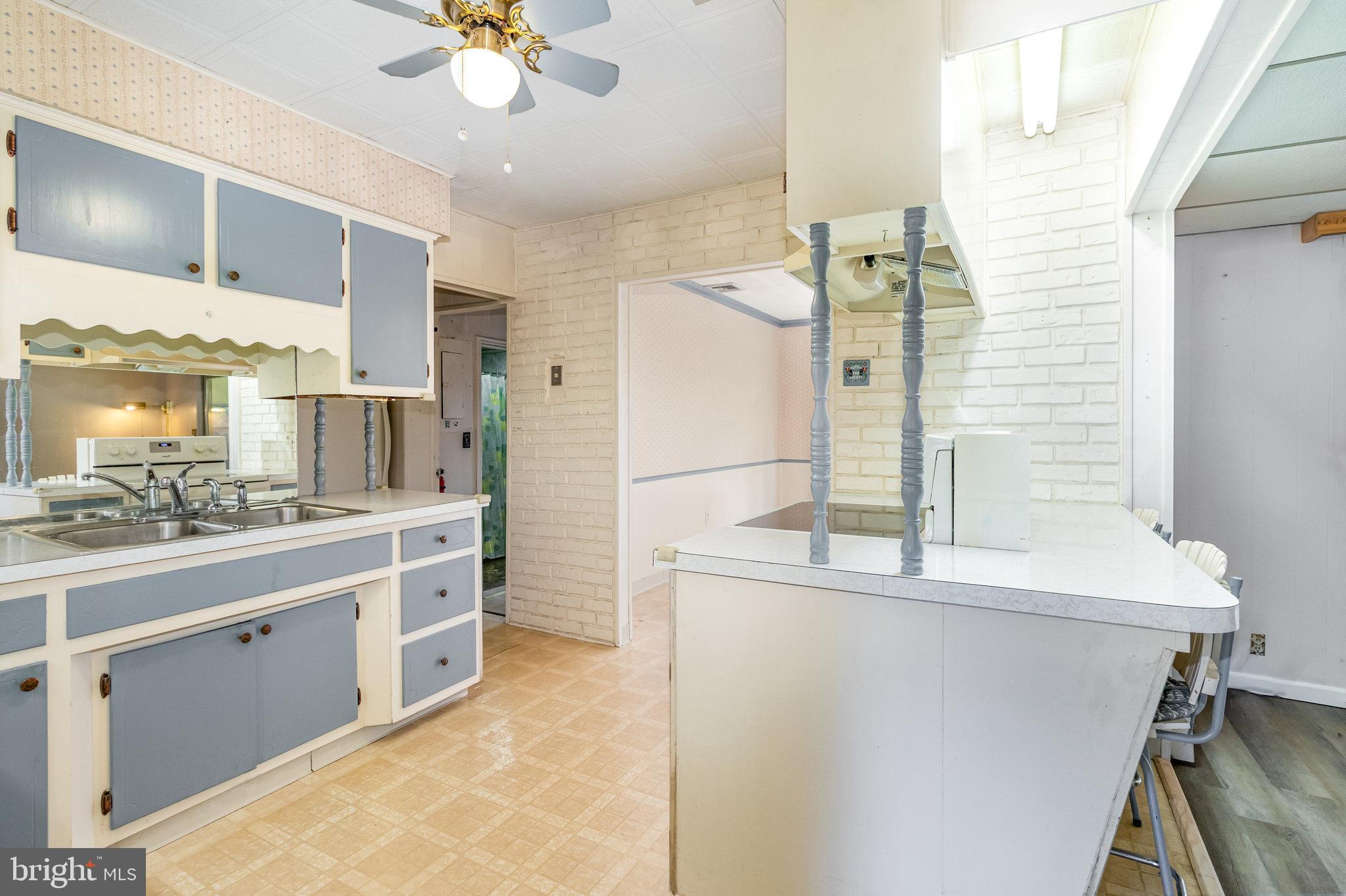 DELBROOK MANOR - Residential