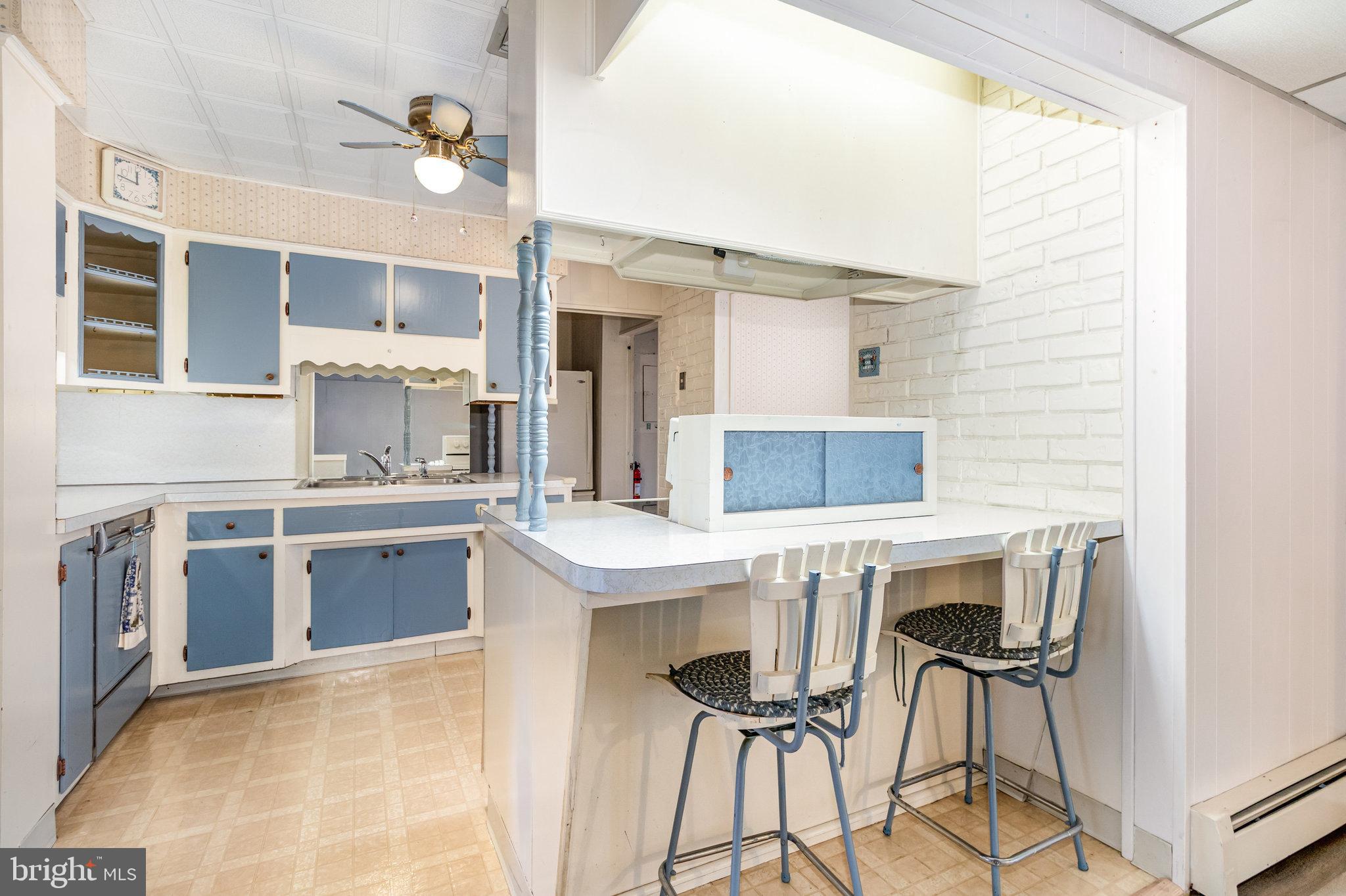 DELBROOK MANOR - Residential