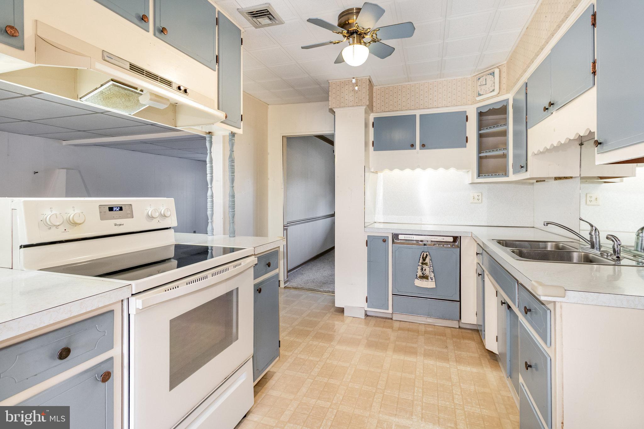 DELBROOK MANOR - Residential