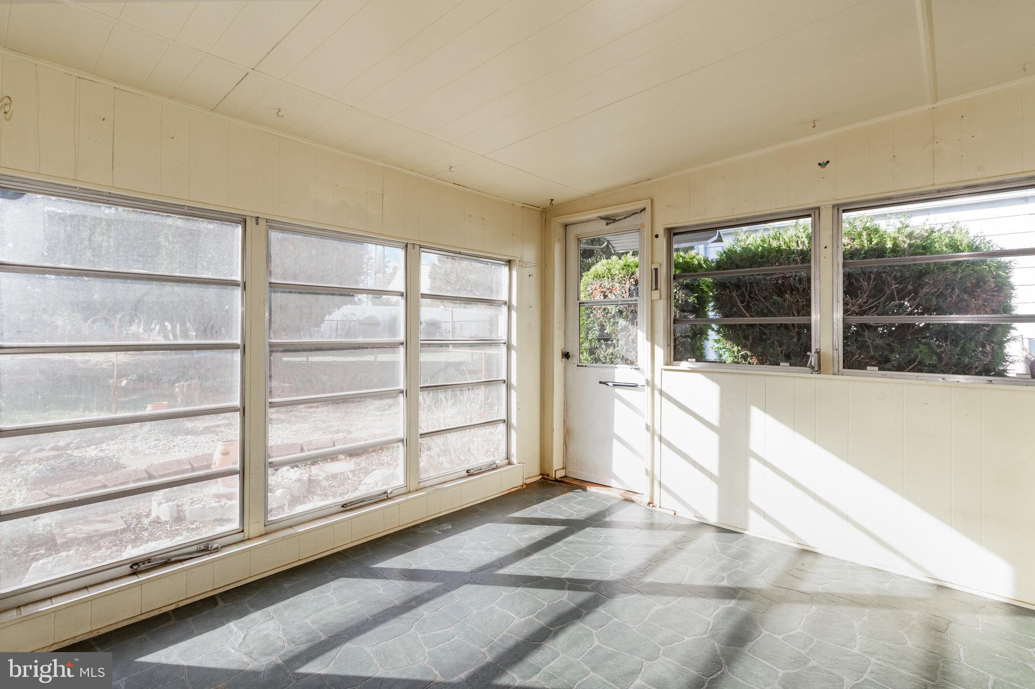 DELBROOK MANOR - Residential