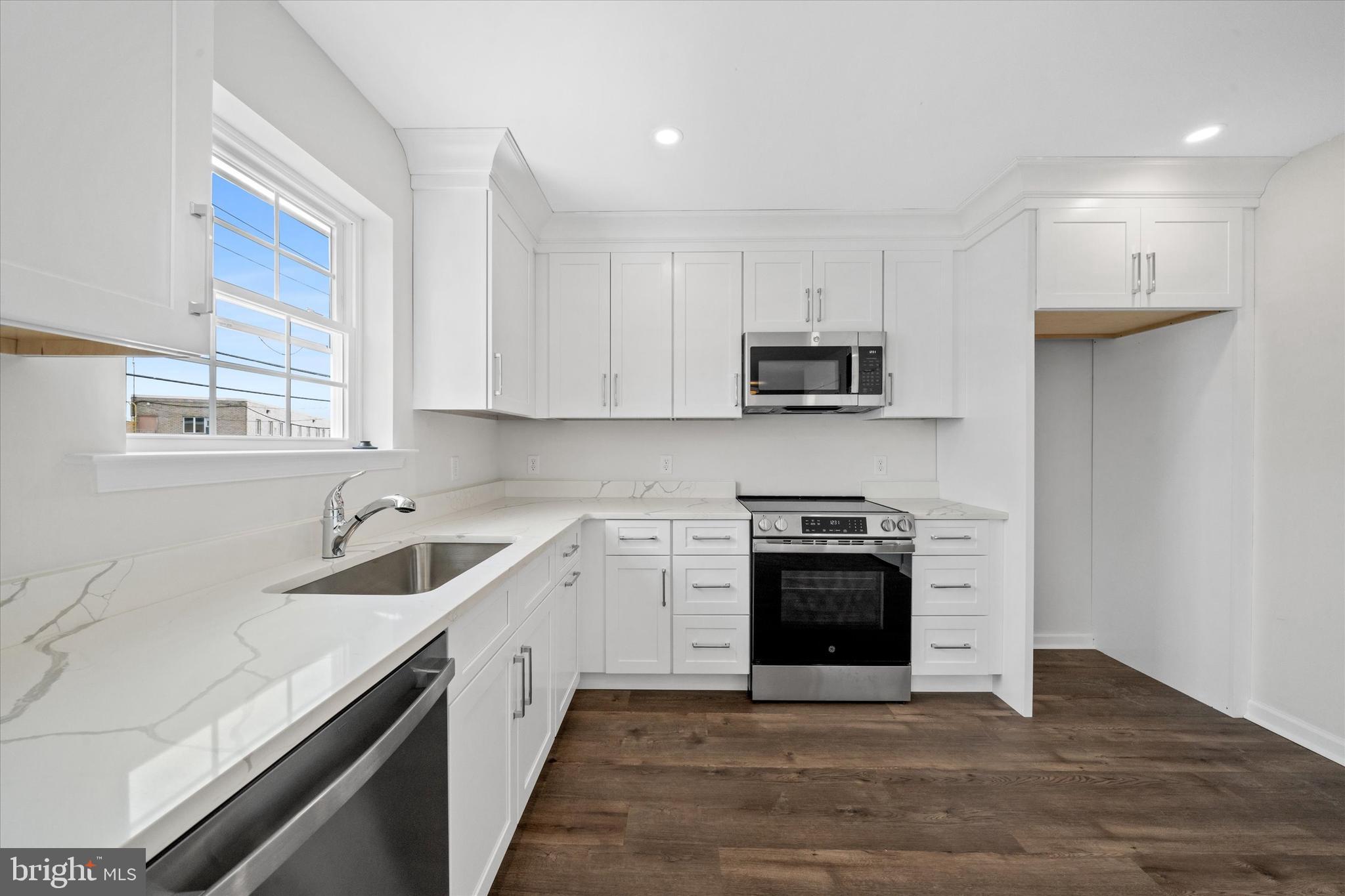 108 E 39TH STREET