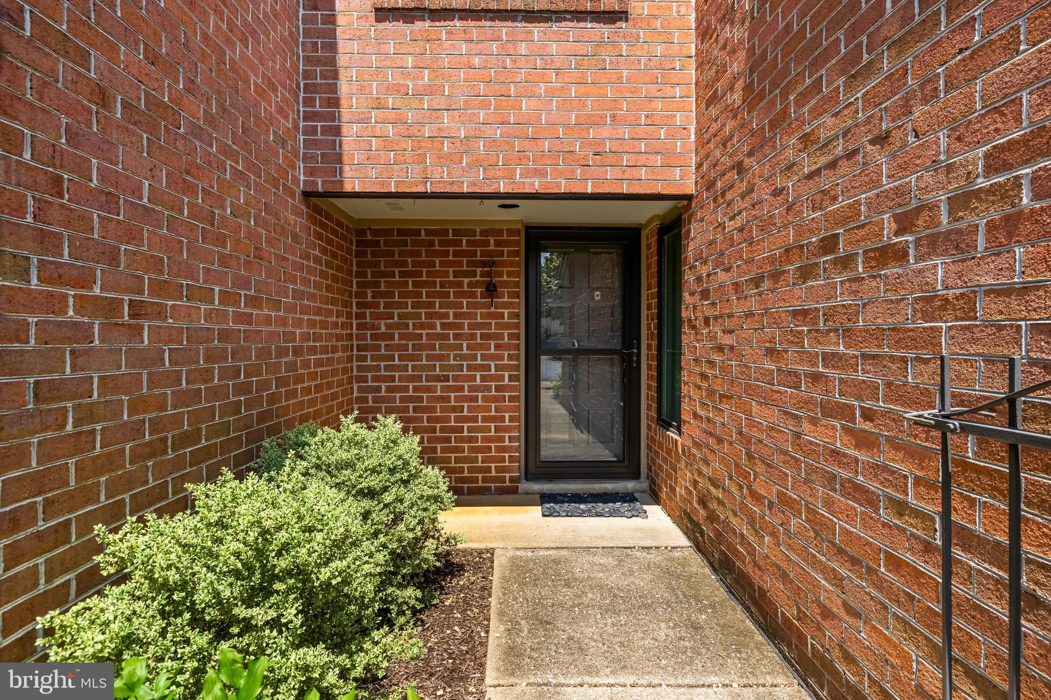 15 OAKRIDGE COURT