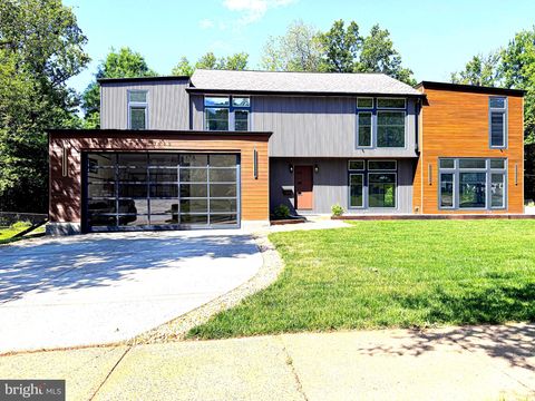 Photo of 7405 Sportsman Drive, FALLS CHURCH, VA 22043 (MLS # VAFX2310874)