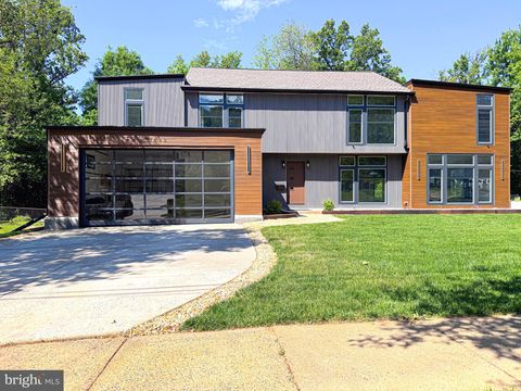 Photo of 7405 Sportsman Drive, FALLS CHURCH, VA 22043 (MLS # VAFX2310874)