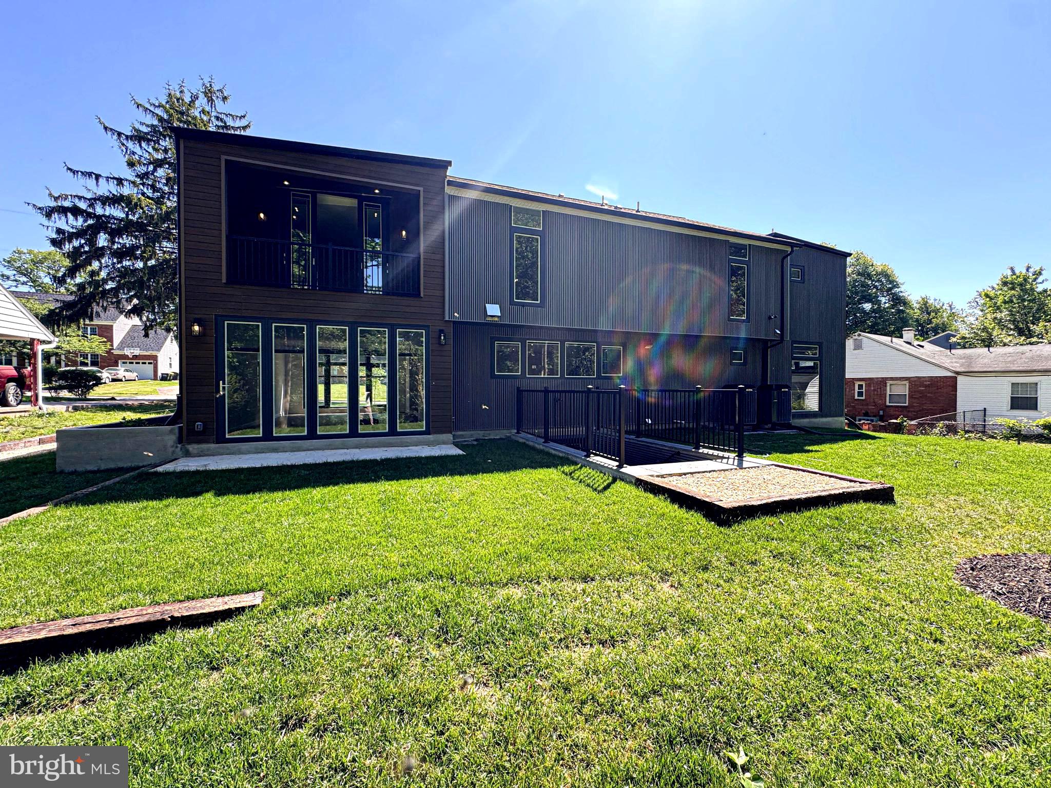 7405 SPORTSMAN DRIVE
