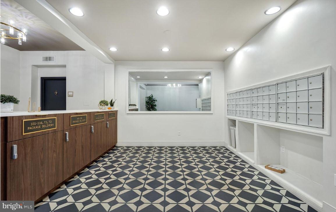 1669 COLUMBIA ROAD NW 215