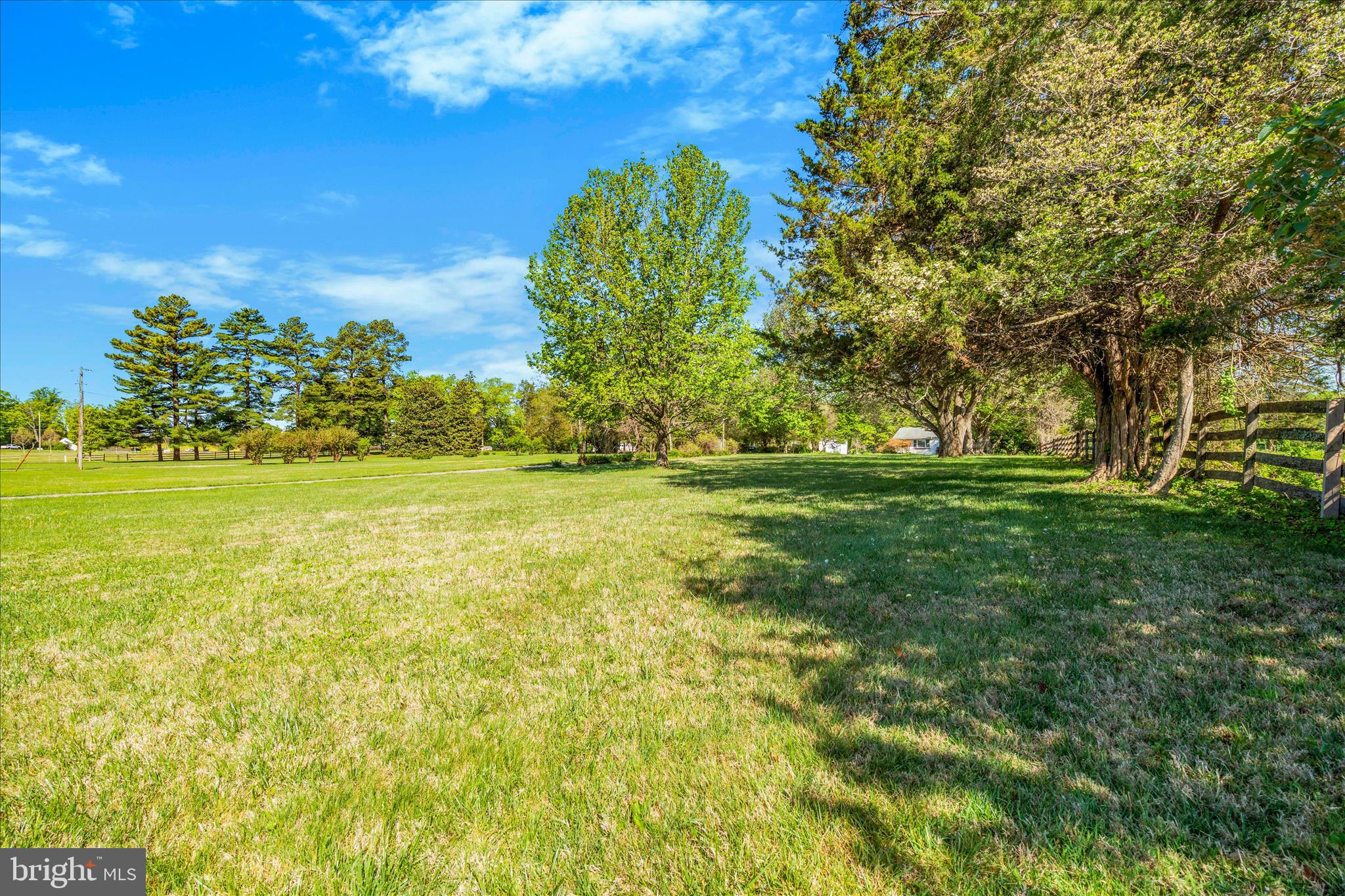 LAYTONSVILLE OUTSIDE - Land