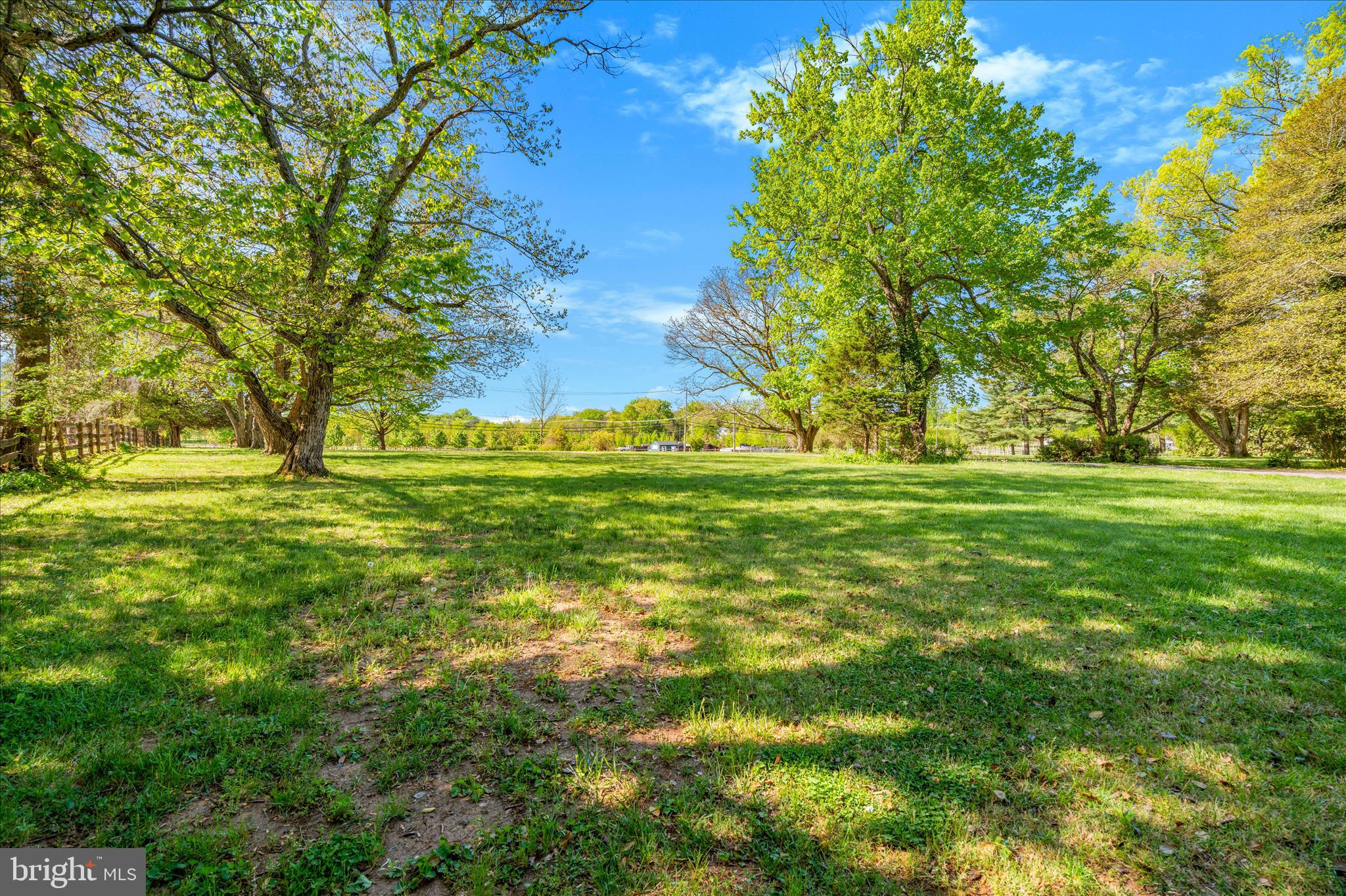 LAYTONSVILLE OUTSIDE - Land