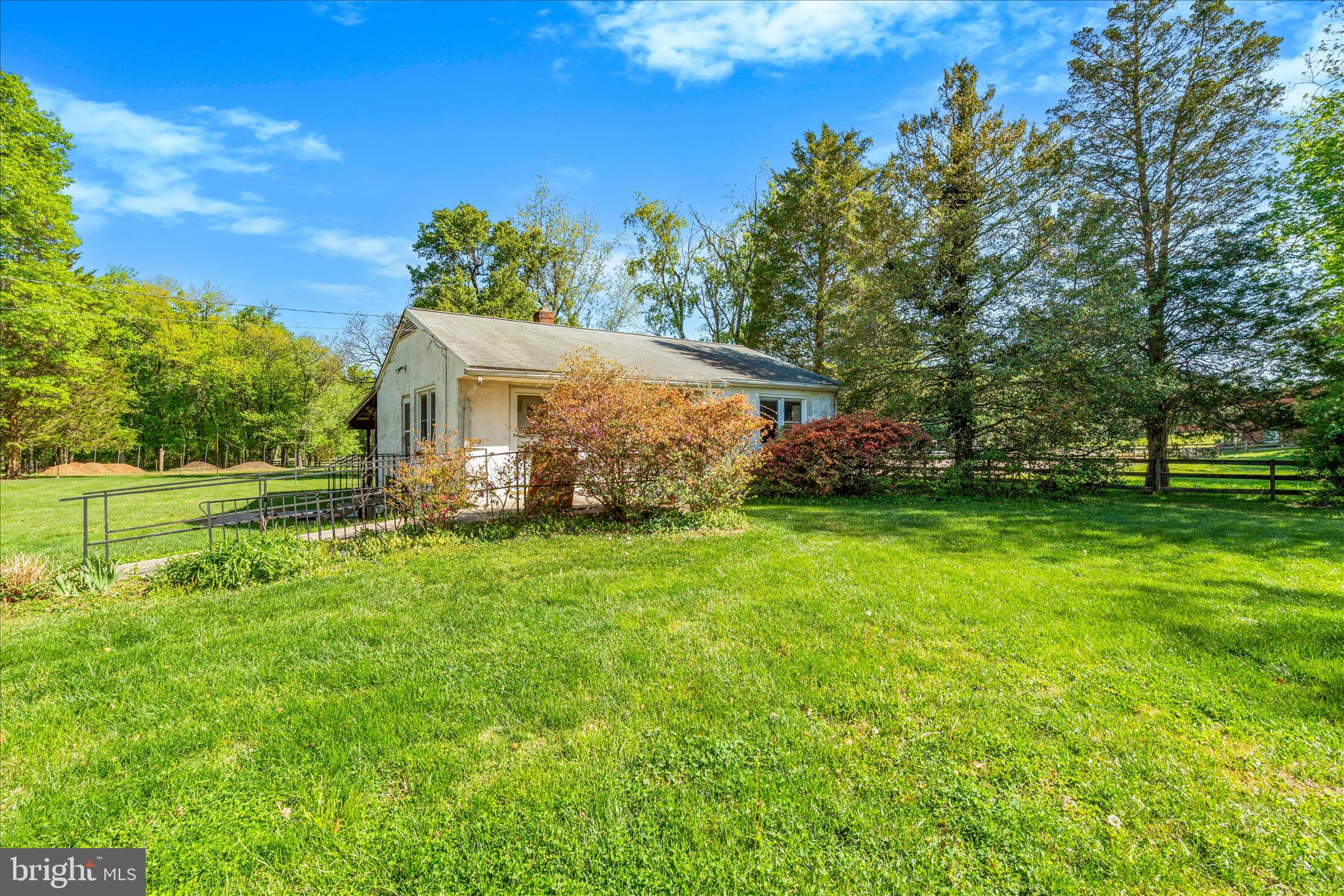 LAYTONSVILLE OUTSIDE - Land