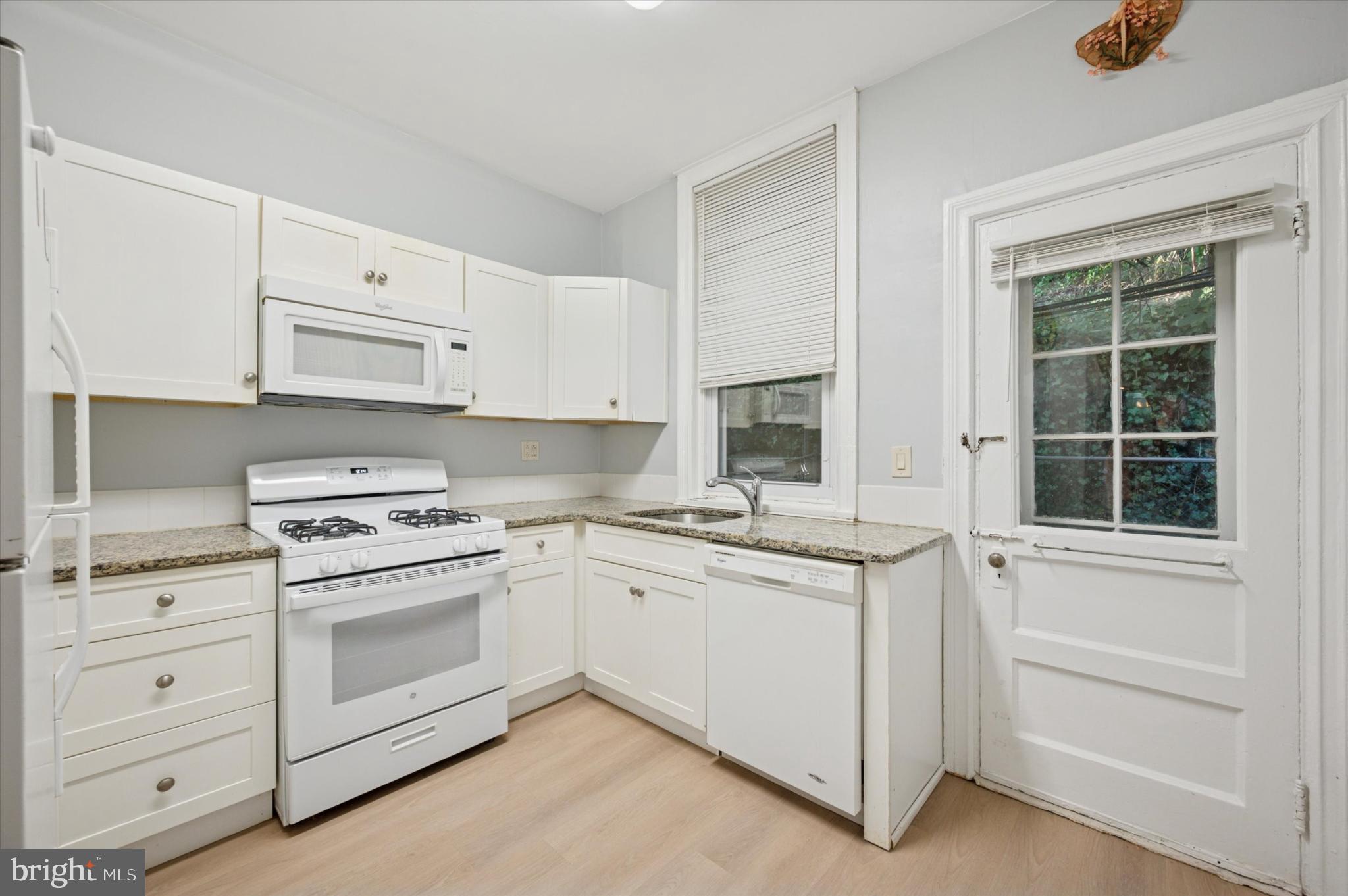 EAST FALLS - Residential