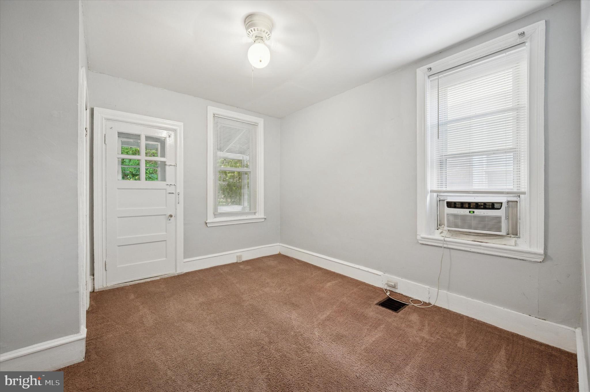 EAST FALLS - Residential