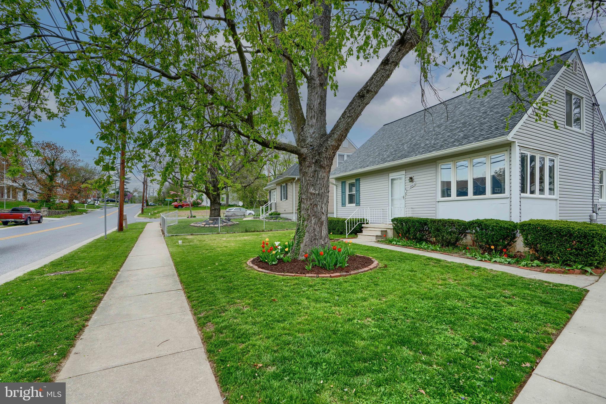 8203 OAKLEIGH ROAD