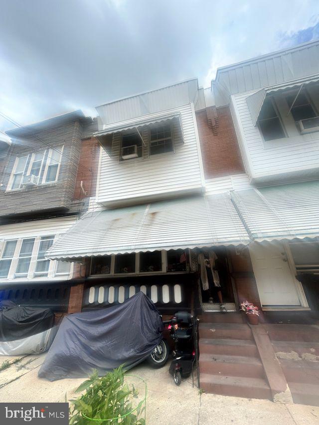 Handyman Special in Grays Ferry – Prime Investment Opportunity
Located in the rapidly developing Grays Ferry section of Philadelphia, this classic townhome is a solid opportunity for investors. Whether you’re planning light cosmetic upgrades to rent it out or a full renovation to flip for profit, this property has strong potential in a neighborhood seeing steady revitalization.