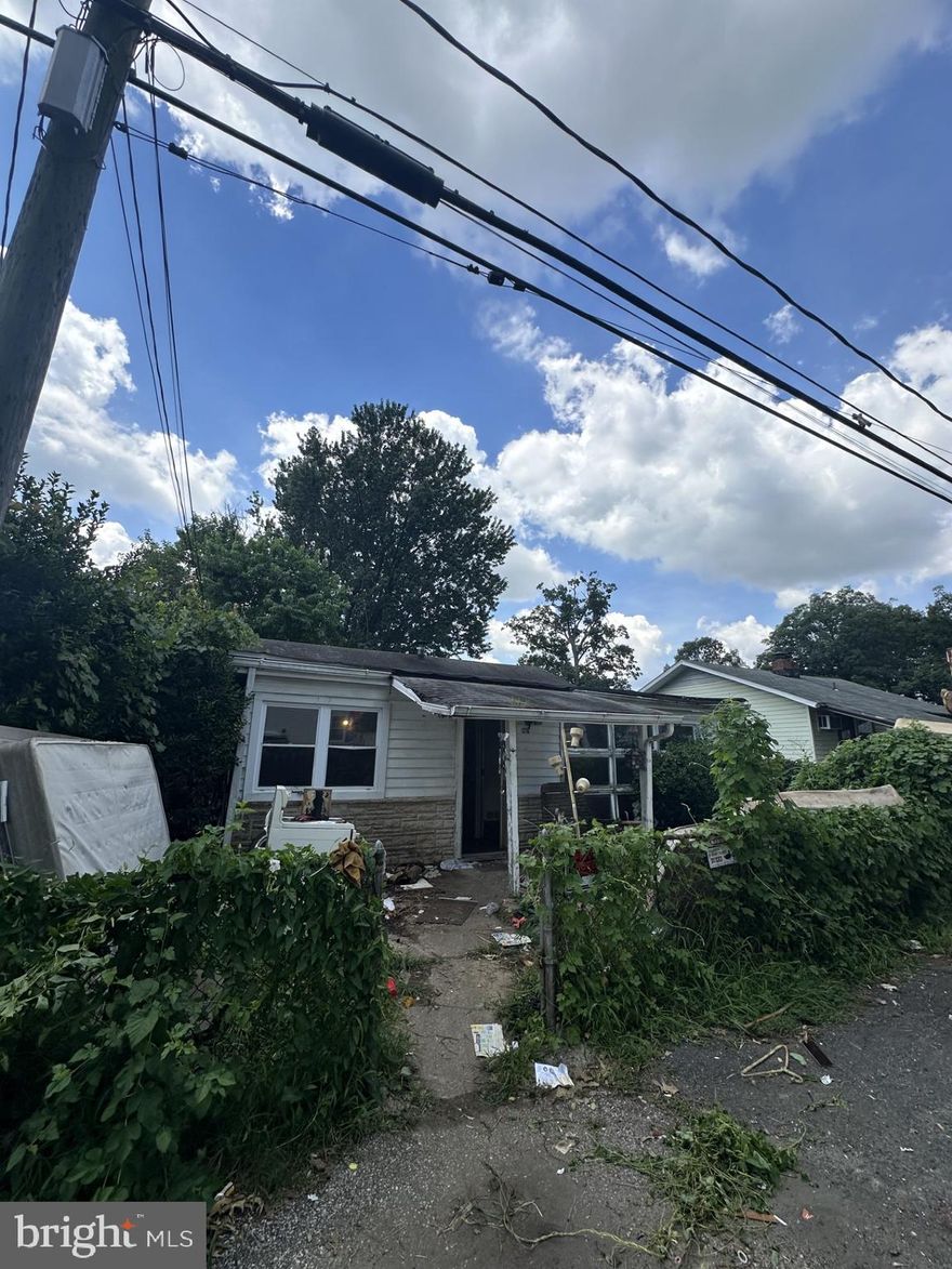 3BR1BA - needs work. sold as is - rare Wilson Point property with full basement - ARV $325K+