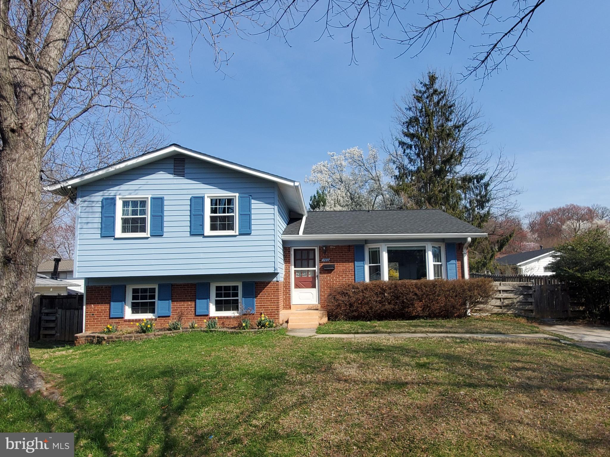 702 W EDMONSTON DRIVE