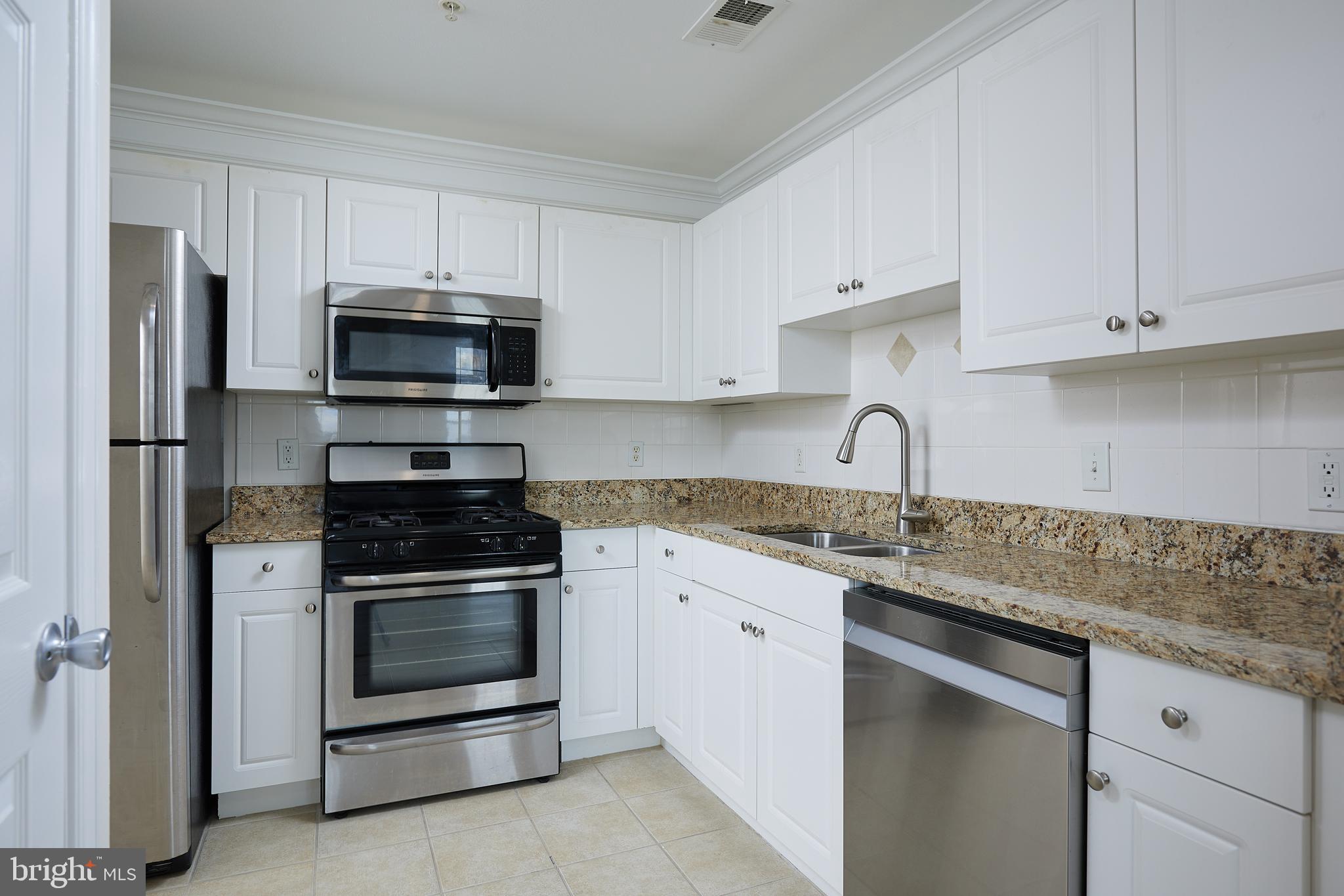 THE COLONNADE AT KENTLANDS - Residential