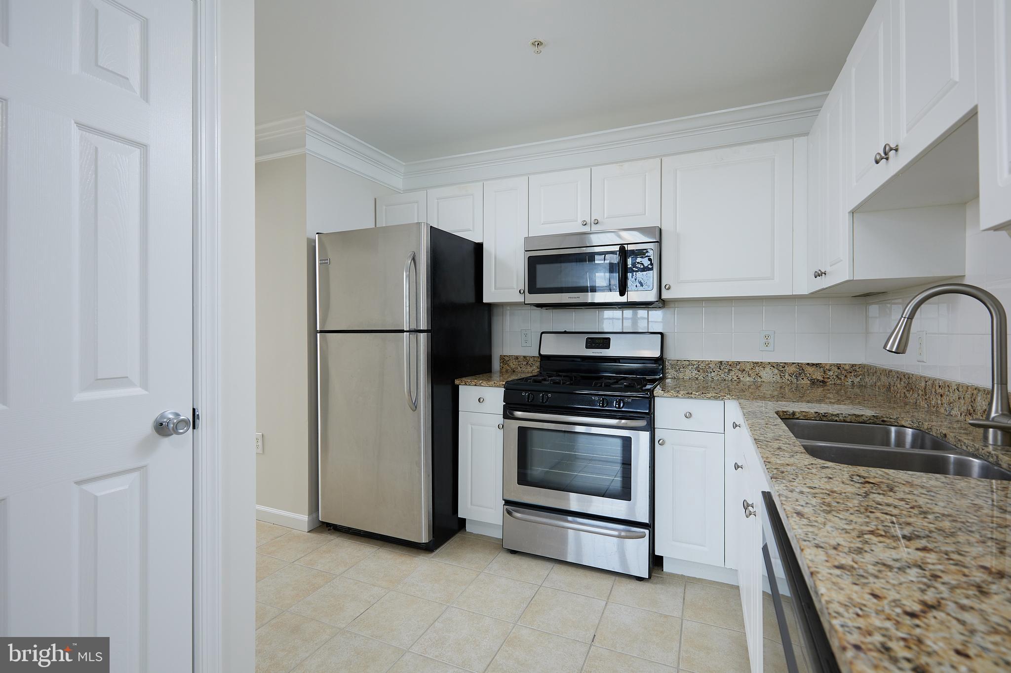 THE COLONNADE AT KENTLANDS - Residential