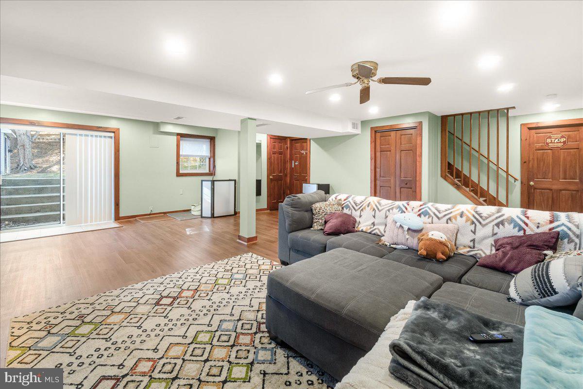 VILLAGE GATE - Residential