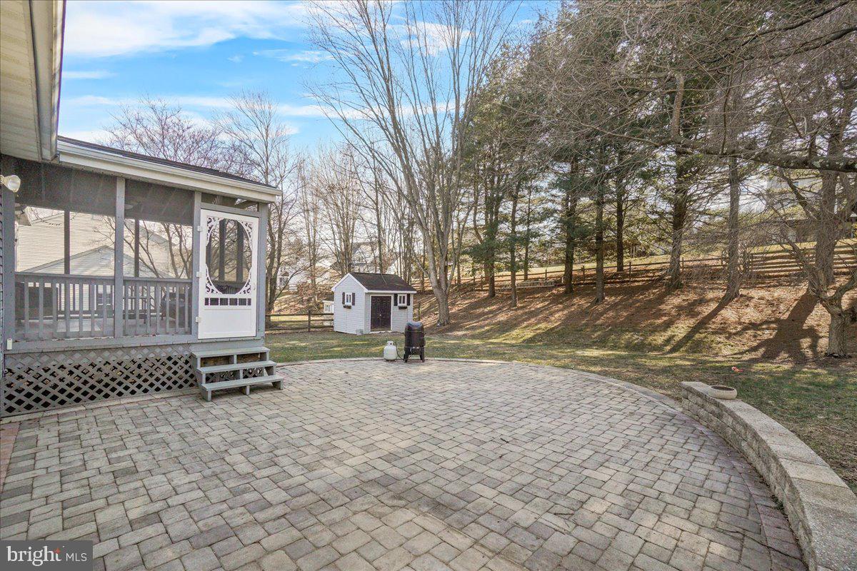 VILLAGE GATE - Residential