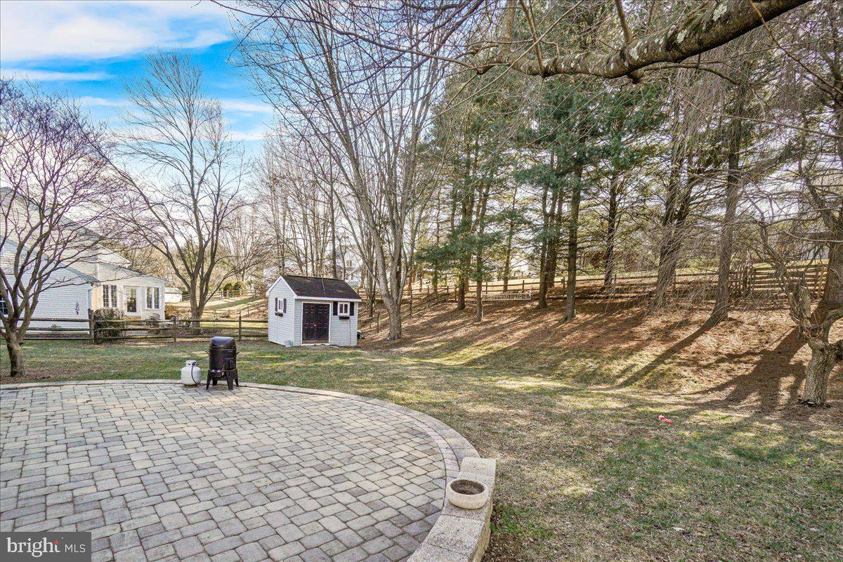 VILLAGE GATE - Residential