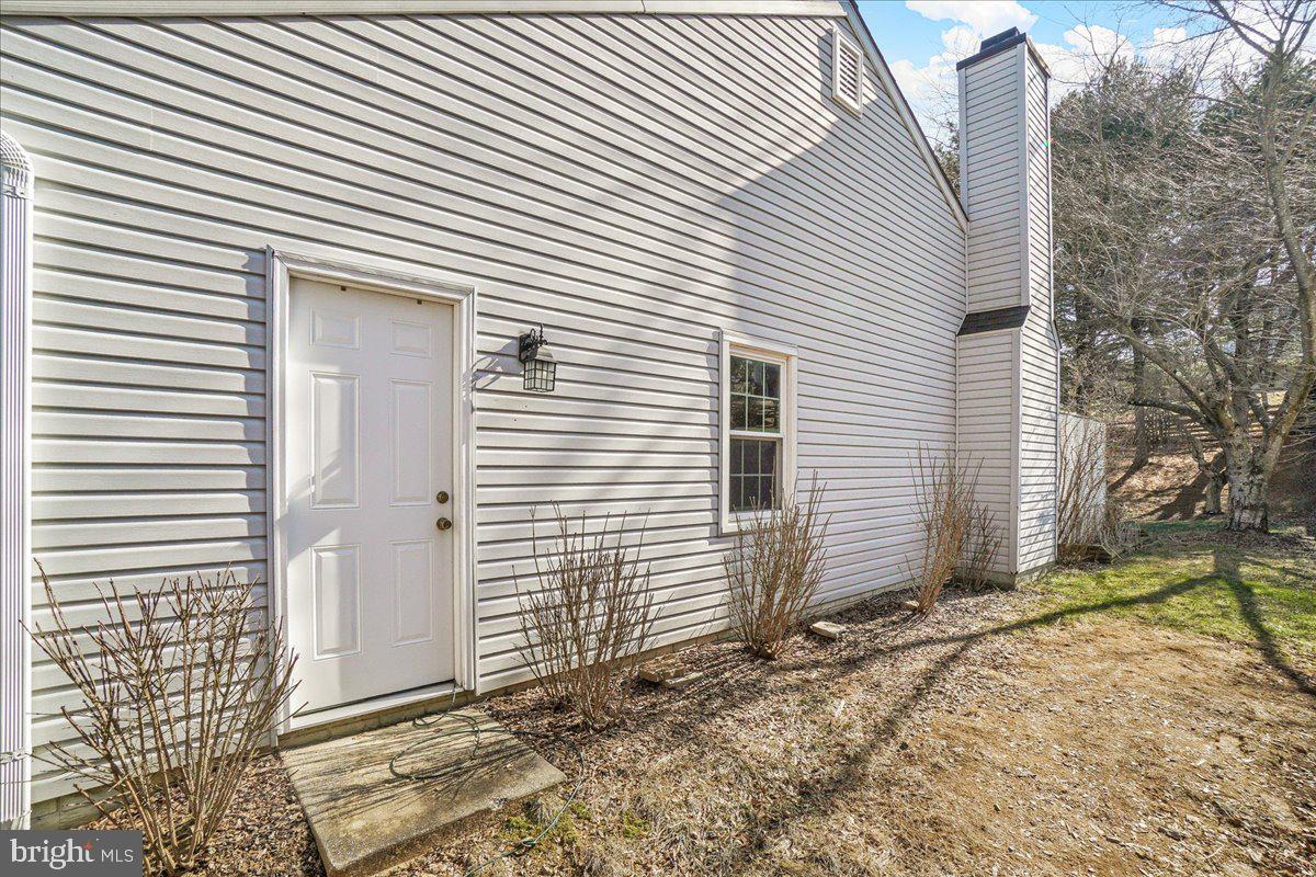 VILLAGE GATE - Residential