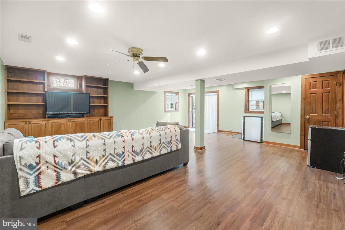 VILLAGE GATE - Residential