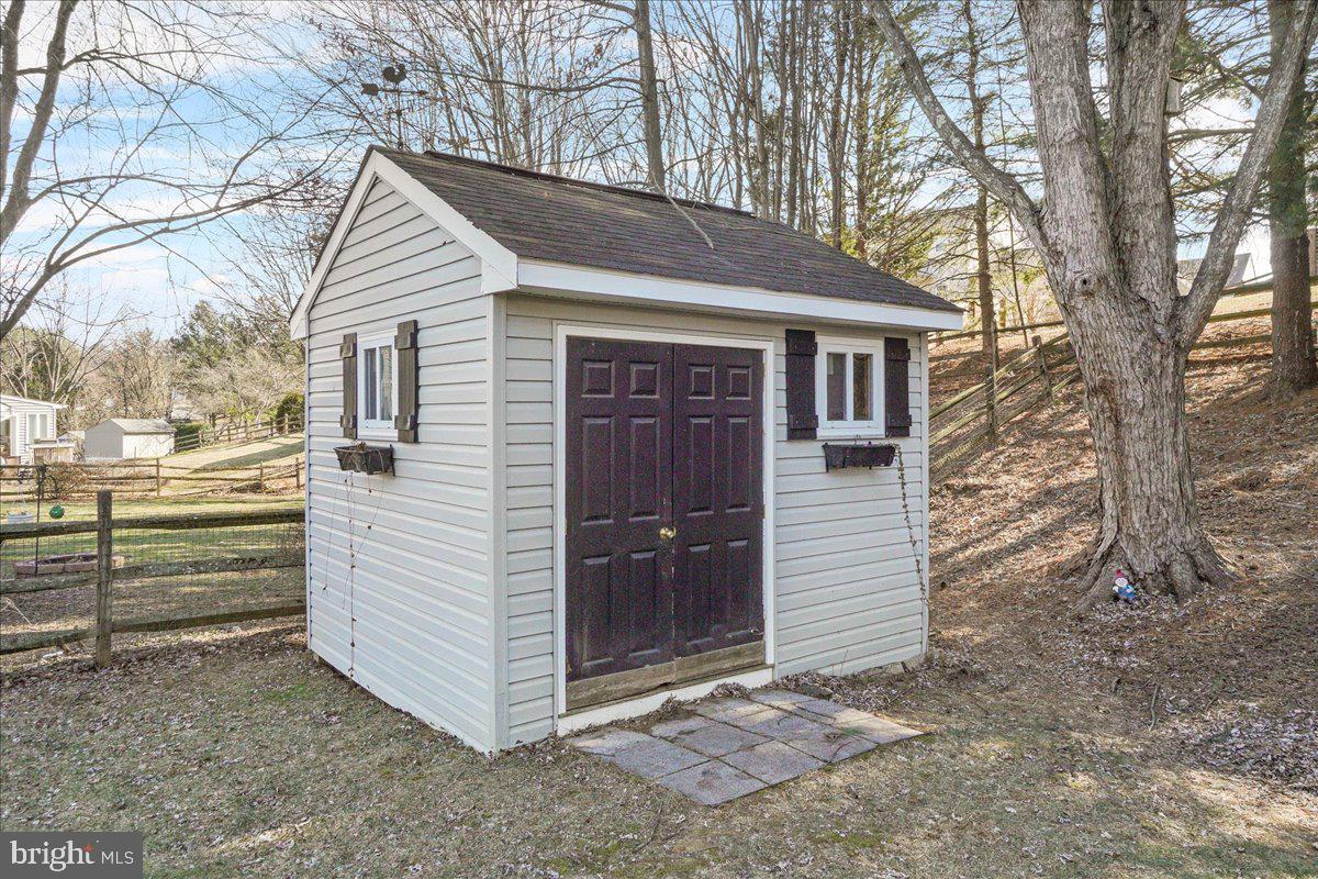 VILLAGE GATE - Residential